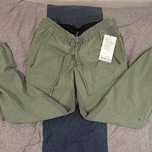 Lululemon license to train jogger